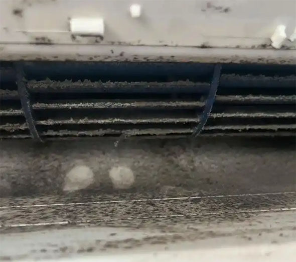 贡觉空调吹的风有股烧焦味是怎么回事